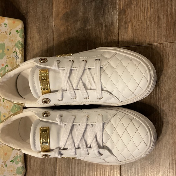 Women’s low top shoes guess shoes! - Picture 6 of 11